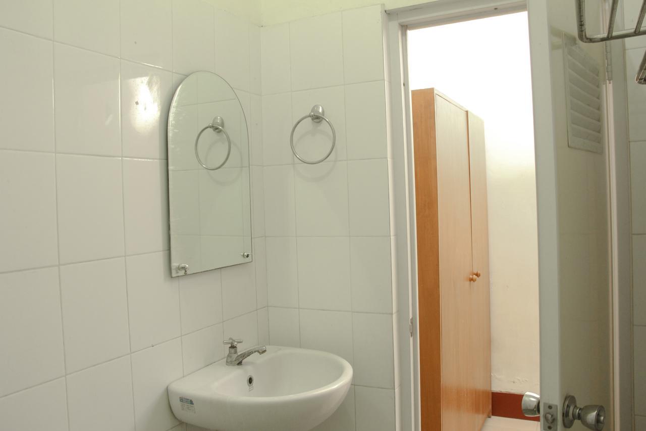 Reddoorz Plus @ Pejanggik Mataram Exterior foto