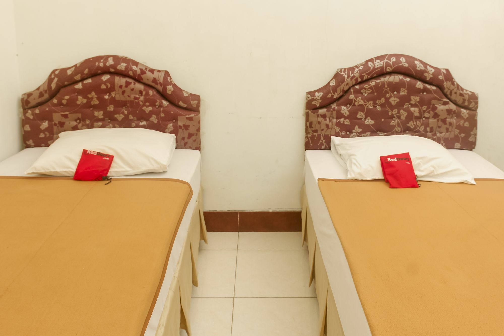 Reddoorz Plus @ Pejanggik Mataram Exterior foto